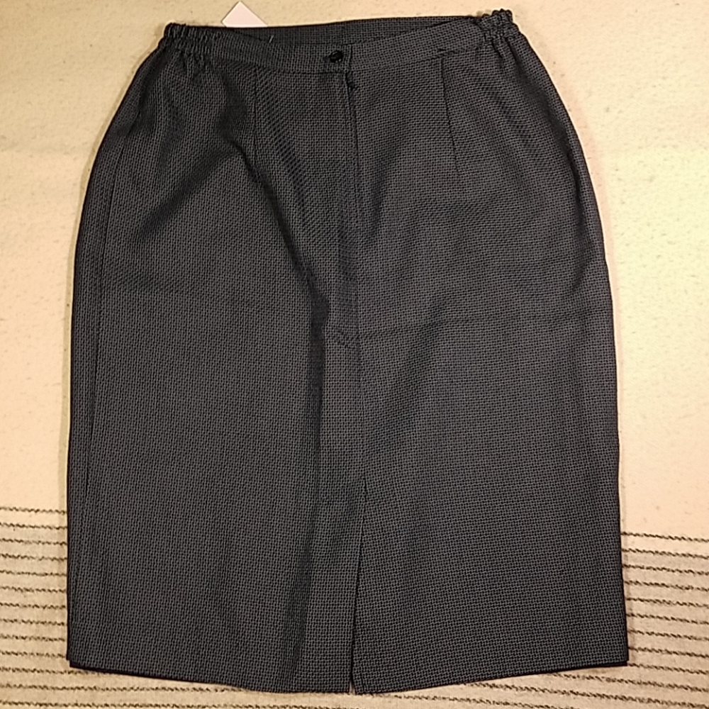 NWT Skirt Navy & Gray Lined Size 16 - Picture 2 of 5